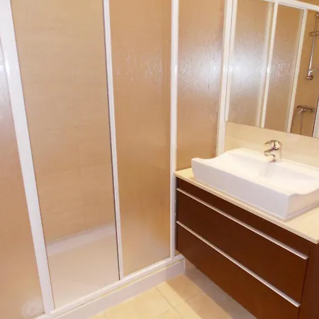 One Bedroom With Pool View- شقة
